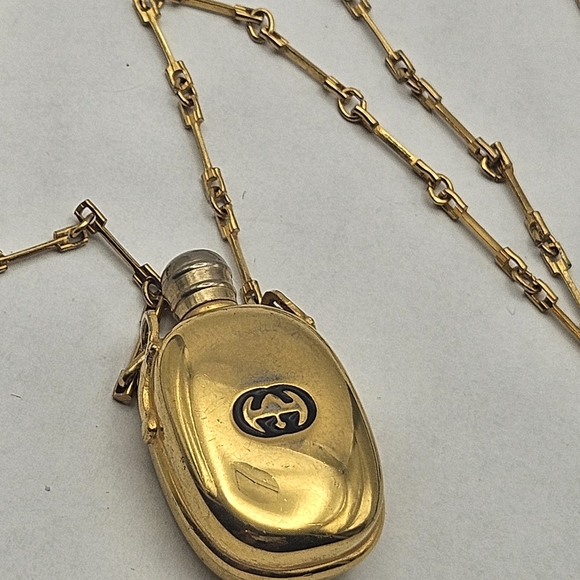 GUCCI Vintage Functional Perfume Bottle Necklace Charm Chain Gold - Picture 1 of 6